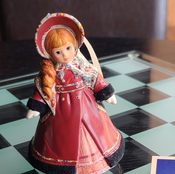 Collector Series Hallmark Keepsake OrnamentJosephine "Jo" March - Picture 1 of 9